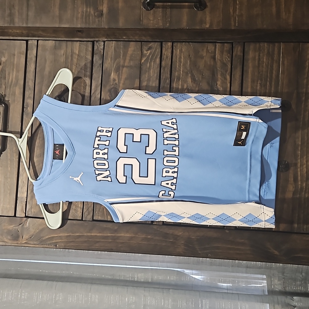 Boys NWOT Jordan Carolina jersey